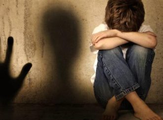 «Όχι» στη δευτερογενή θυματοποίηση παιδιών, λέει η Περικλέους σε παρέμβαση της προς ΜΜΕ