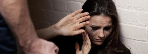 ΕΕ: Σχεδόν 4 στις 10 γυναίκες στην Κύπρο έχουν βιώσει βία